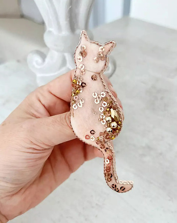 Broszka KOT 12 ręcznie haftowana przypinka kotek, HAART