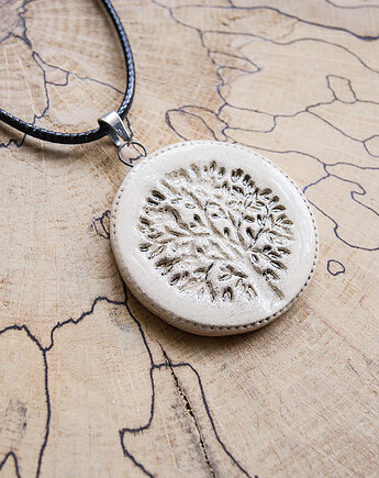 Naszyjnik ceramiczny z motywem drzewa, studnia ceramiczna