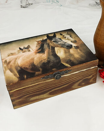 Szkatułka - pędzące konie, Manufa