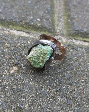 Surowy chryzopraz - pierścionek regulowany, po drugiej stronie lustra