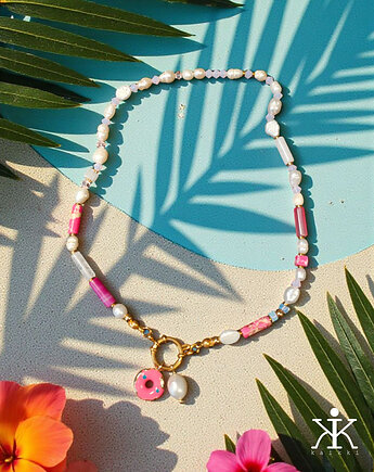 Naszyjnik z perłami zawieszką donut, Kaikki