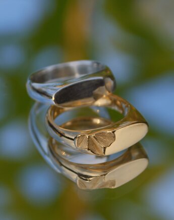 Srebrny sygnet damski minimalistyczny, grawer, prezent dla niej, LUNARIA, Her Ring Bizuteria