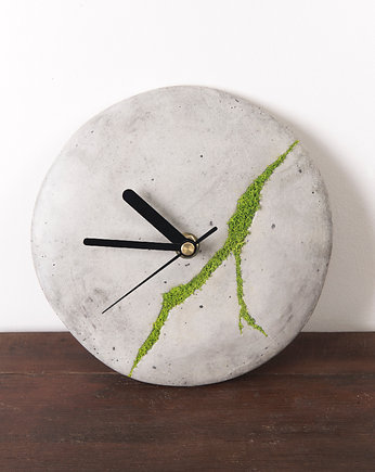 Mały okrągły betonowy zegar ścienny z chrobotkiem reniferowym - jasny, Joanna Komorowska Studio