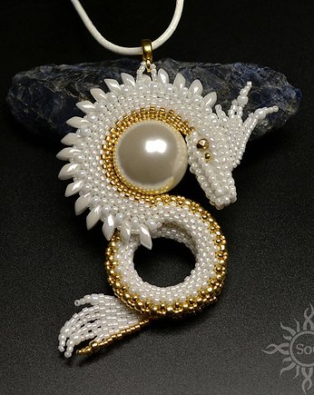 Inavas, perłowy wisior ze smokiem, beading, Sol