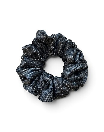 Jedwabna gumka scrunchie z upcyclingu, Lush from trash