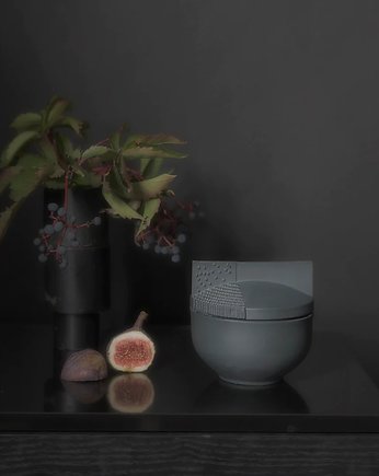 Basalt Black - pojemnik z czarnej porcelany, Kyuka Design