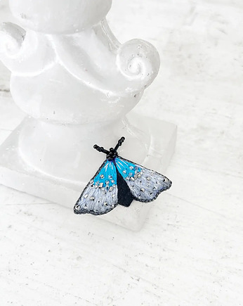 Broszka ĆMA 6 ręcznie haftowana przypinka owady motyle