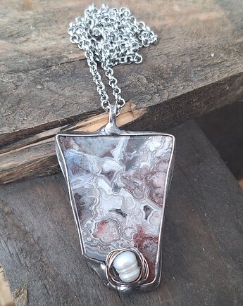 Perła w gniazdku - wisiorek, po drugiej stronie lustra