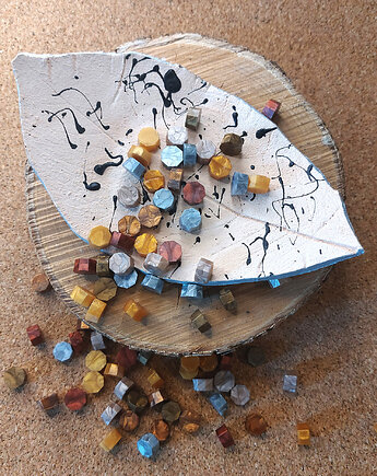 "B-SPLASH" Handmade Clay Leaf trinket, QUKI