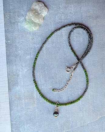 Bajeczny diopsyd, naszyjnik z opalem i perełką, Studio Gazela