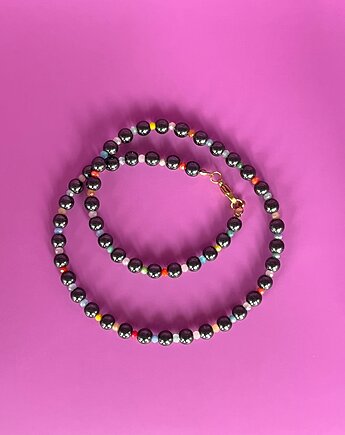 Choker z grafitowego hematytu, Messme