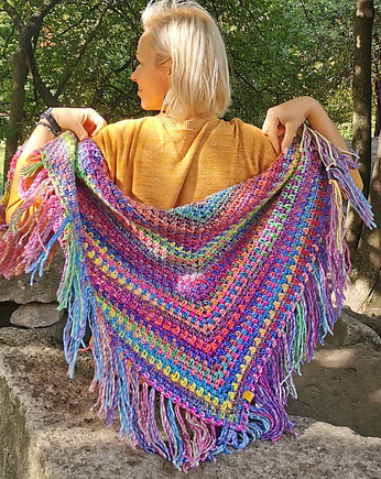 Chusta boho z frędzlami MAXCOLOR cukierek, sploteka