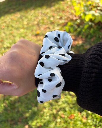 Satynowa Scrunchie, gumka do włosów, akcesoria do włosów, na prezent, HANDMADE crochet by Klaudia