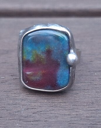 W kolorach różnych - pierścionek regulowany, po drugiej stronie lustra