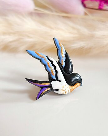 Pin z jaskółką, przypinka dla orintologa, akcesoria z ptakami, mały upominek, Dary Rusałki