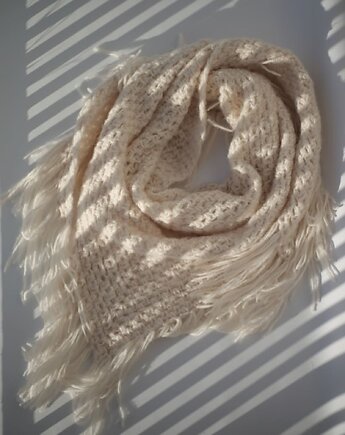 Delikatna chusta handmade COSY kremowa ecru, sploteka