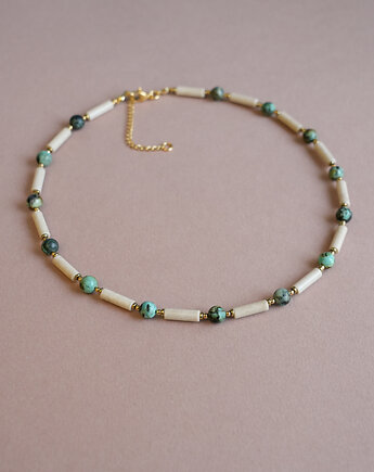 Beżowy naszyjnik choker z turkusem afrykańskim II