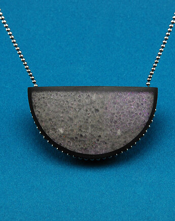 Naszyjnik półokrąg księżycowy, Monopolka