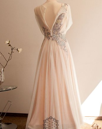Kolorowa suknia ślubna z koronkowymi aplikacjami // KIRSTEN, Lucky Dress Atelier