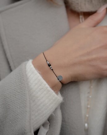 Delikatna Bransoletka z Czarnym Onyksem, w hand works