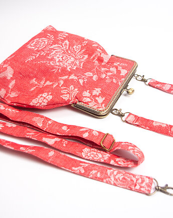 Czerwona lniana torebka, Zielsko