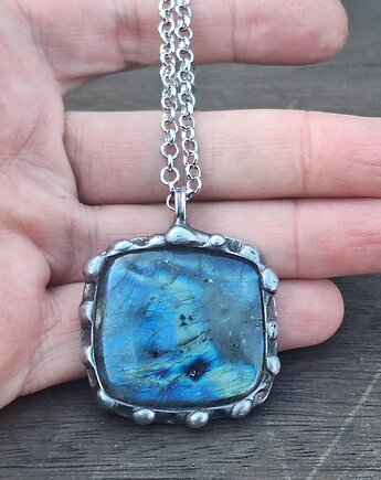 Prostota - wisiorek, po drugiej stronie lustra