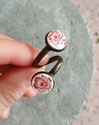 Pierścionek w czerwone kwiaty podwójny, biżuteria z talerzy