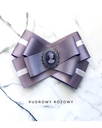 Lawendowa Brosza z Fioletową Damą Kameliową, Pudrowy Różowy