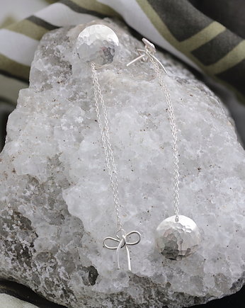 Asymetryczne kolczyki srebrne z kokardą, Vagabonds, Jansen Diamonds