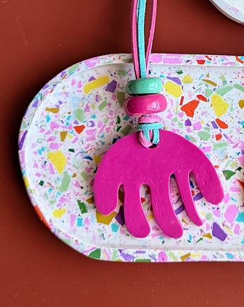 Letni naszyjnik na rzemieniu, Strabirabi