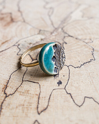 Pierścionek z ceramicznym oczkiem, studnia ceramiczna