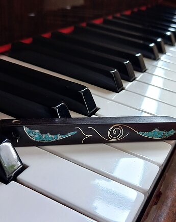 Brelok z klawisza pianina z turkusem, mazuni
