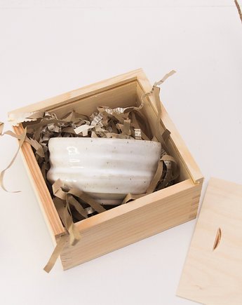 Biała czarka do herbaty matcha w drewnianym pudełku, Mazurek and things