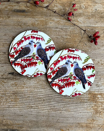 Podkładki pod kubek- Turkawki w serduszce- Ilustracja, BOSKE