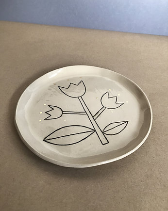 Ceramiczny nieregularny talerz z kwiatkiem, ELEMTHEBRAND