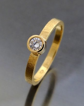 BIZOE - Złoty pierścionek z brylantem 0,11 ct, BIZOE