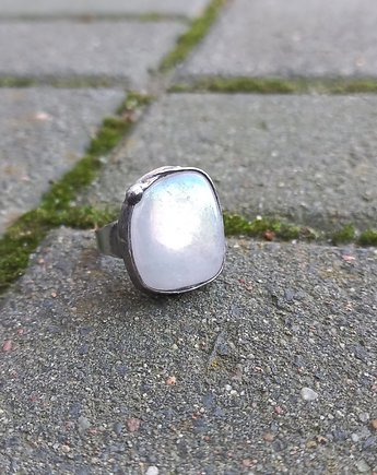 Kryształ górski - pierścionek regulowany, po drugiej stronie lustra