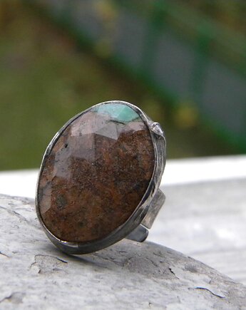 Fasetowany surowy chryzopraz   - pierścień, Beata Trotter