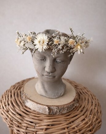 Wianek na głowę suszki trwały, Łąka