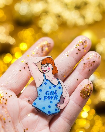 Broszka GRL power, Pintura