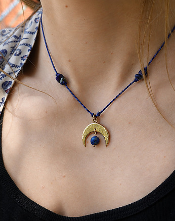 Delikatny naszyjnik z księżycem i kamykami, Jasminum Jewelry