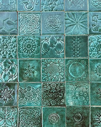 Kafle w zirleni, Dekornia