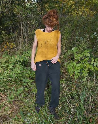 Top wełniany bez rękawów, asymetryczny, sienna palona / musztardowy, Strojownia