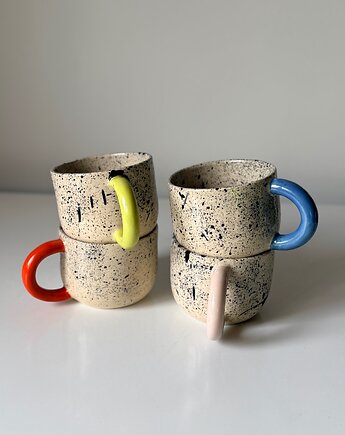 Kubek z kolorowym uchem