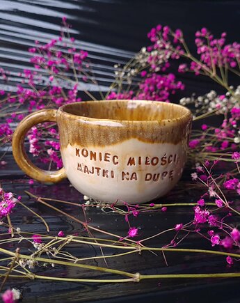 Kubek ceramiczny z napisem "Koniec miłości, majtki na dupę", as ceramika