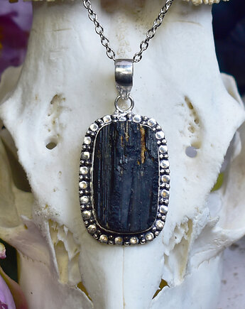 Miedziany posrebrzany wisiorek z surowym czarnym turmalinem, Spirit Of Copper