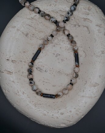 Choker z jaspisu, Messme