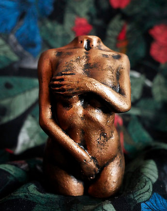 Rzeźba z gipsu, złota kobieta wys. 8,4 cm, JBJart Justyna Jaszke