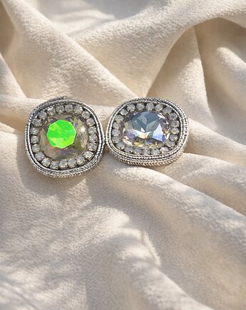 Kolczyki z opalizującym kryształem sztyfty sutasz, lulukalina