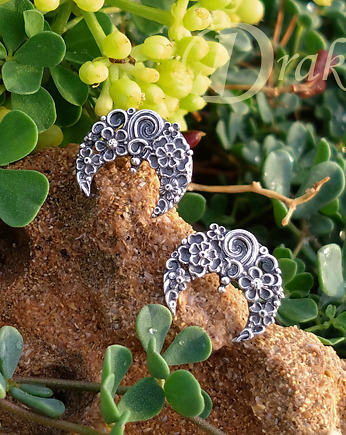 Lunula w kwiatach - kolczyki sztyfty, Drakonaria